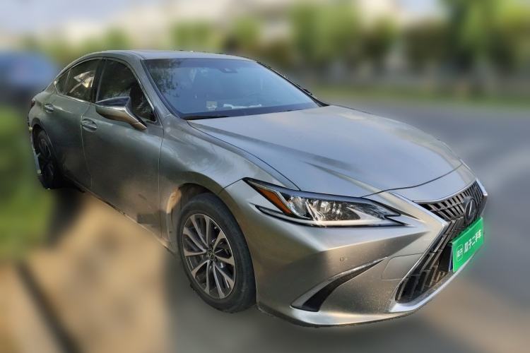 Used Lexus ES 2022 200 Excellence Edition Front Right 45 Deg