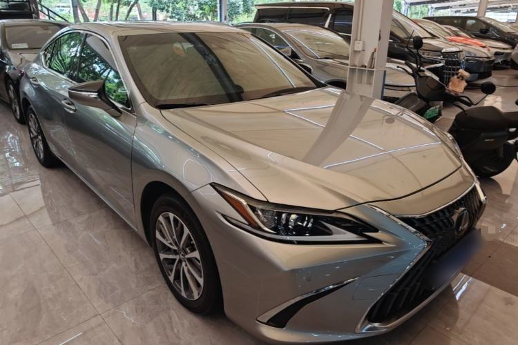 Used Lexus ES 2022 200 Excellence Edition Front Right 45 Deg