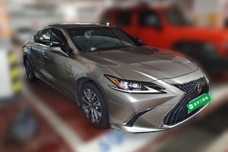 Used Lexus ES 2022 200 Excellence Edition Front Right 45 Deg