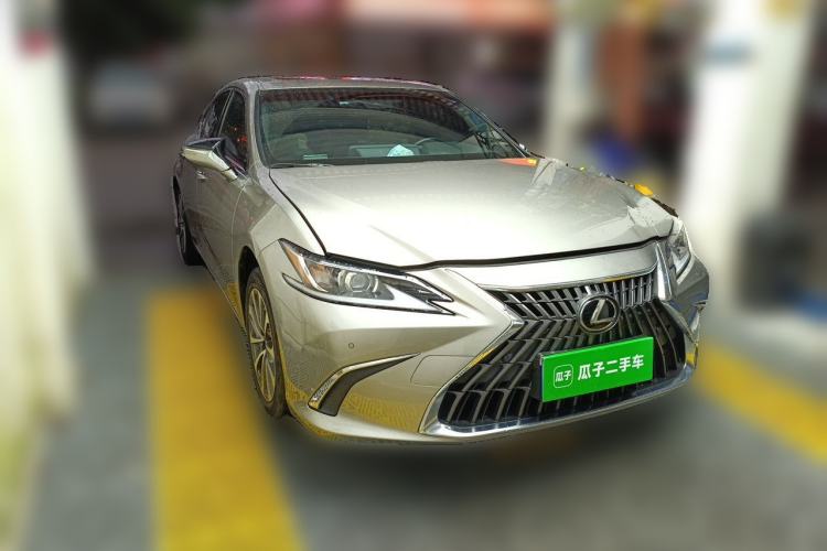 Used Lexus ES 2022 200 Excellence Edition Front Right 45 Deg
