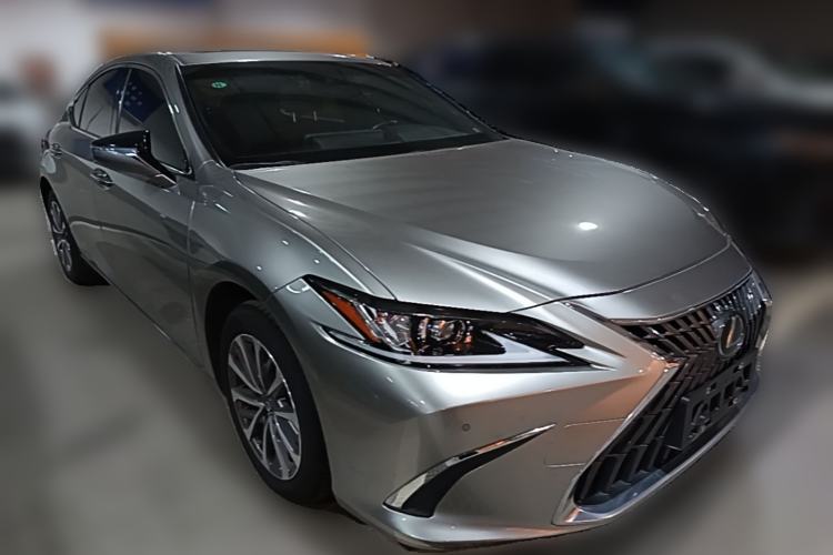 Used Lexus ES 2022 200 Excellence Edition Front Right 45 Deg