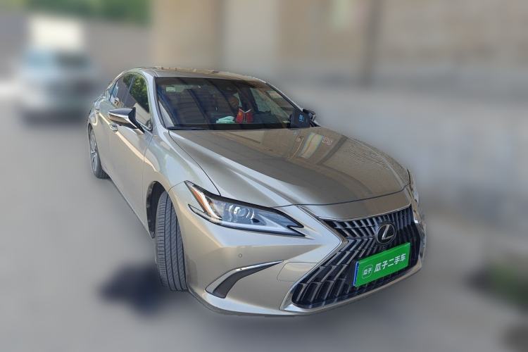 Used Lexus ES 2022 200 Excellence Edition Front Right 45 Deg