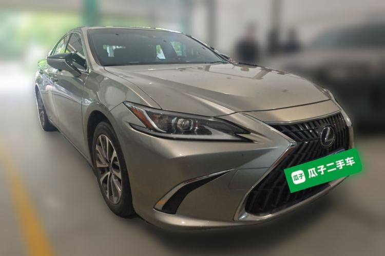Used Lexus ES 2022 300h Excellence Edition Front Right 45 Deg