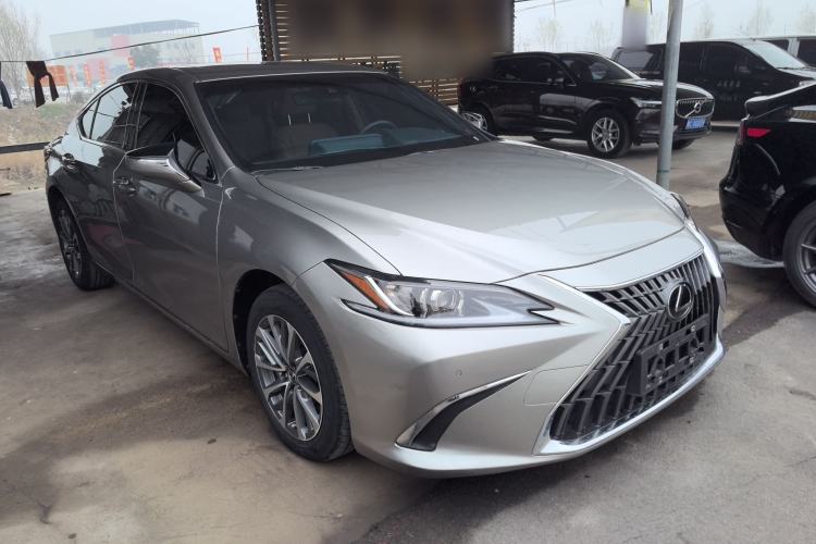 Used Lexus ES 2022 200 Luxury Edition Front Right 45 Deg