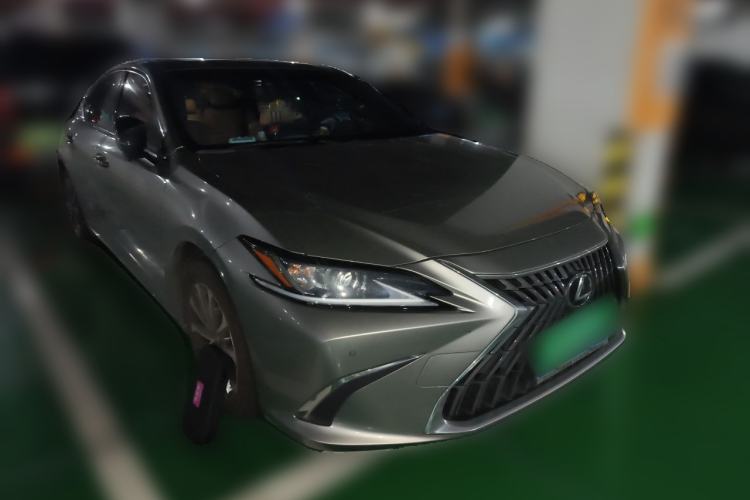Used Lexus ES 2022 200 Excellence Edition Front Right 45 Deg