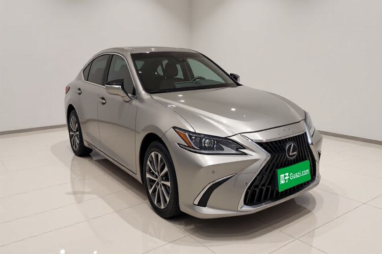 Used Lexus ES 2022 200 Excellence Edition Front Right 45 Deg