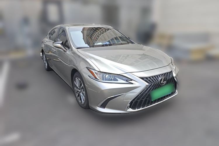 Used Lexus ES 2022 300h Excellence Edition Front Right 45 Deg