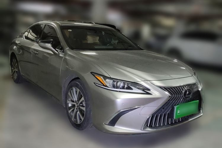 Used Lexus ES 2022 300h Excellence Edition Front Right 45 Deg