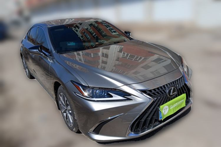 Used Lexus ES 2022 300h Excellence Edition Front Right 45 Deg