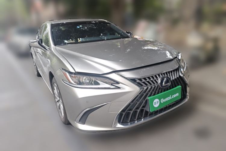 Used Lexus ES 2022 300h Excellence Edition Front Right 45 Deg