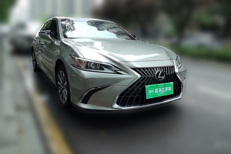Used Lexus ES 2022 200 Excellence Edition Front Right 45 Deg