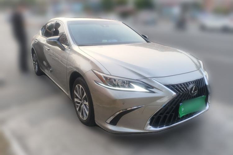 Used Lexus ES 2022 200 Luxury Edition Front Right 45 Deg