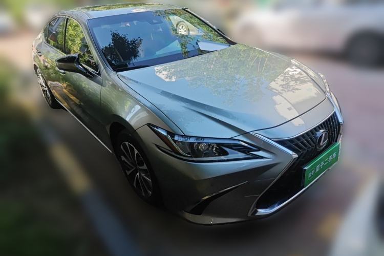 Used Lexus ES 2022 200 Excellence Edition Front Right 45 Deg