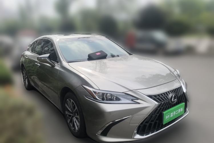 Used Lexus ES 2022 200 Excellence Edition Front Right 45 Deg