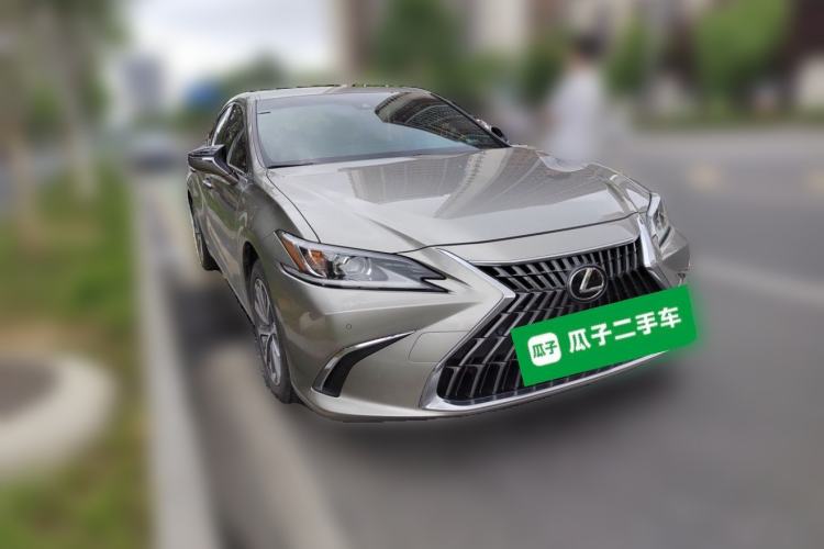 Used Lexus ES 2022 200 Excellence Edition Front Right 45 Deg