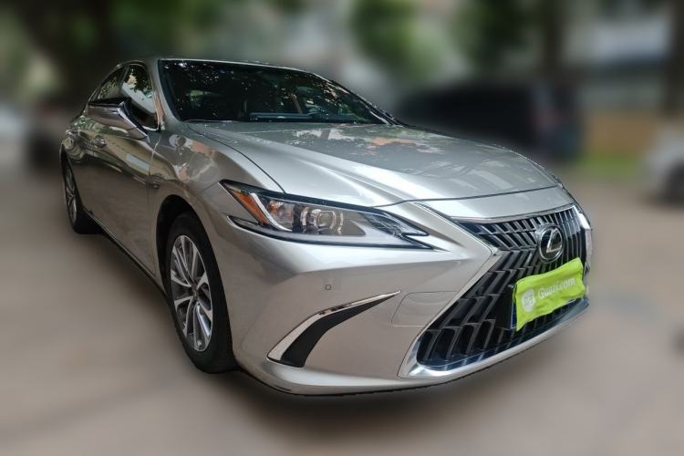 Used Lexus ES 2022 300h Excellence Edition Front Right 45 Deg