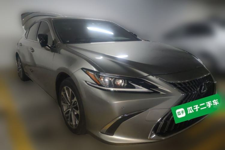 Used Lexus ES 2022 300h Excellence Edition Front Right 45 Deg