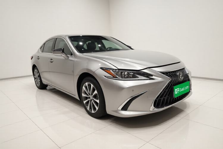 Used Lexus ES 2022 200 Excellence Edition Front Right 45 Deg