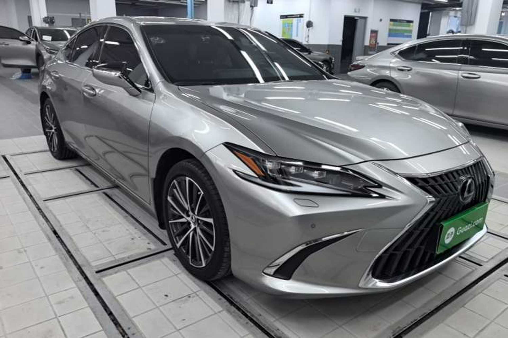 Used Lexus ES 2022 300h Excellence Edition Front Right 45 Deg