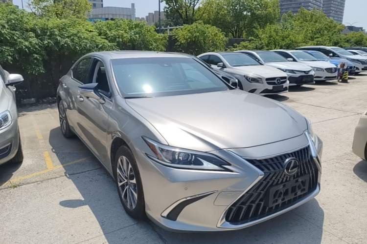 Used Lexus ES 2022 200 Excellence Edition Front Right 45 Deg