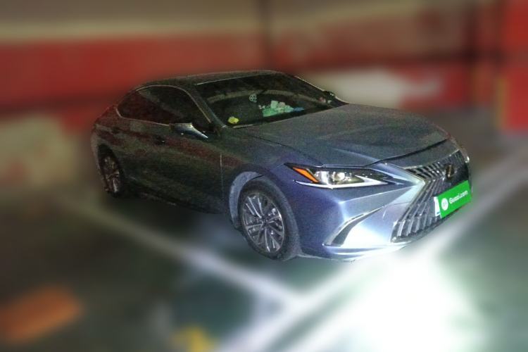 Used Lexus ES 2022 200 Excellence Edition Front Right 45 Deg