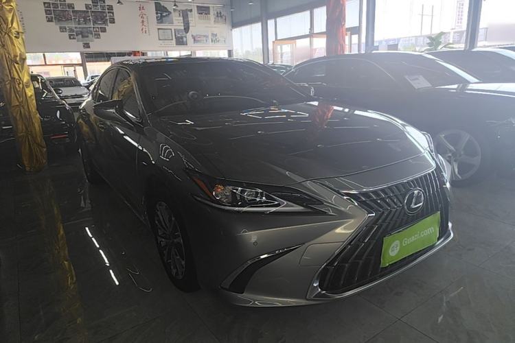 Used Lexus ES 2022 200 Excellence Edition Front Right 45 Deg
