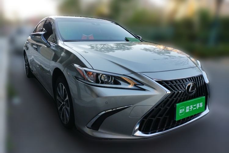 Used Lexus ES 2022 200 Excellence Edition Front Right 45 Deg