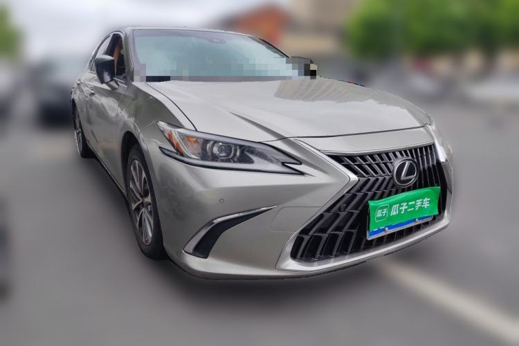 Used Lexus ES 2022 300h Excellence Edition Front Right 45 Deg
