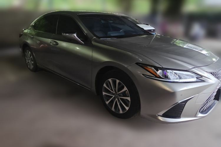 Used Lexus ES 2022 200 Excellence Edition Front Right 45 Deg
