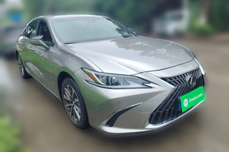 Used Lexus ES 2022 200 Excellence Edition Front Right 45 Deg
