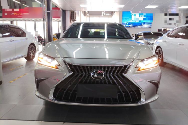 Used Lexus ES 2022 300h Deluxe Edition Front