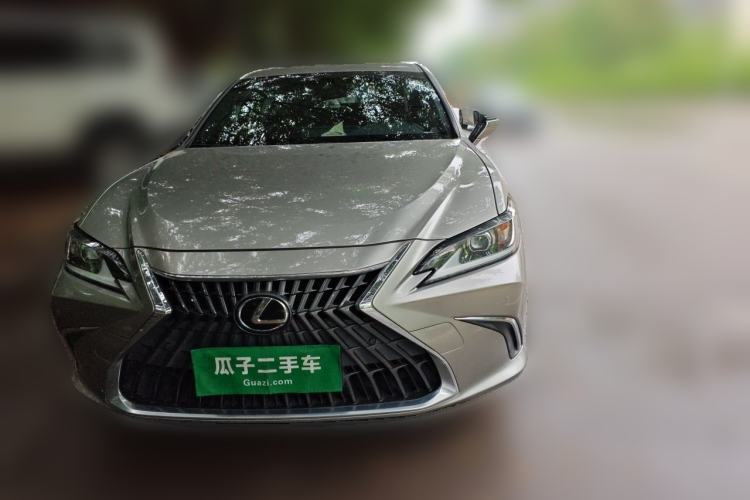 Used Lexus ES 2022 300h Excellence Edition Front