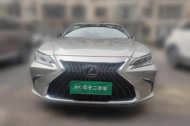 Used Lexus ES 2022 300h Deluxe Edition Front
