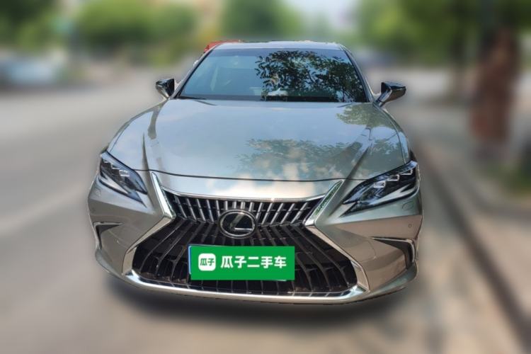 Used Lexus ES 2022 300h Deluxe Edition Front