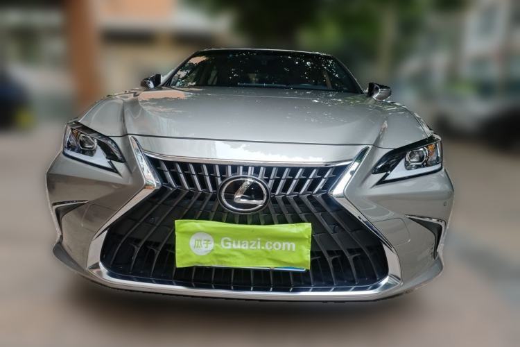 Used Lexus ES 2022 300h Excellence Edition Front