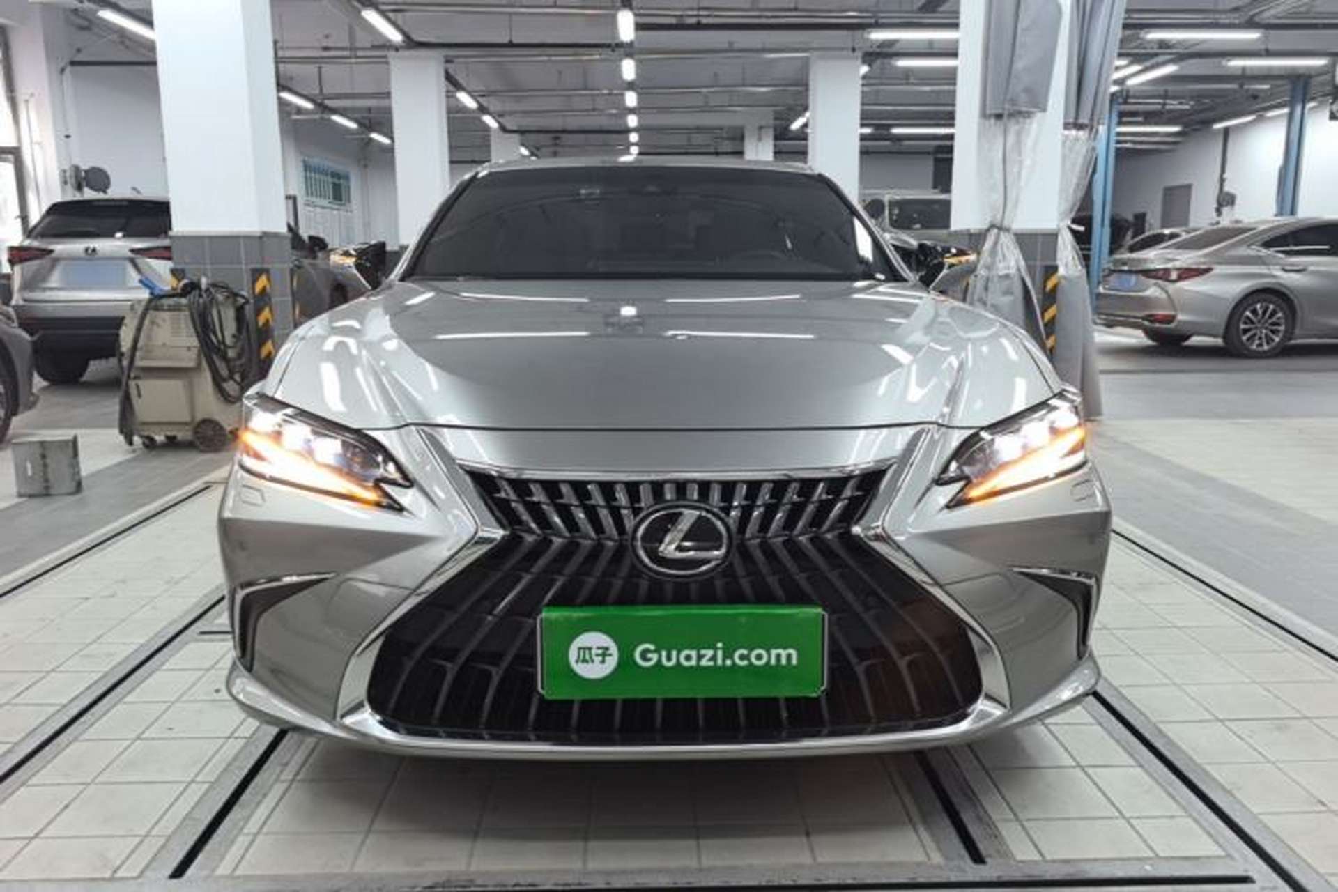 Used Lexus ES 2022 300h Excellence Edition Front