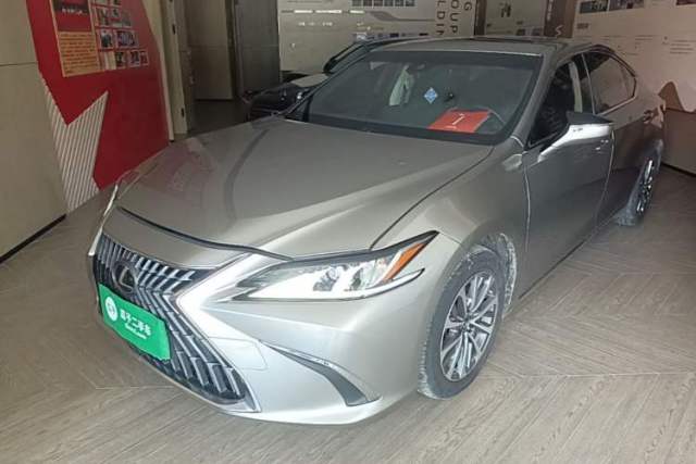 Ojetý Lexus ES 2022 200 Excellence Edition
