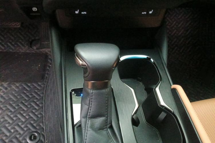 Used Lexus ES 2022 300h Excellence Edition Gear Lever