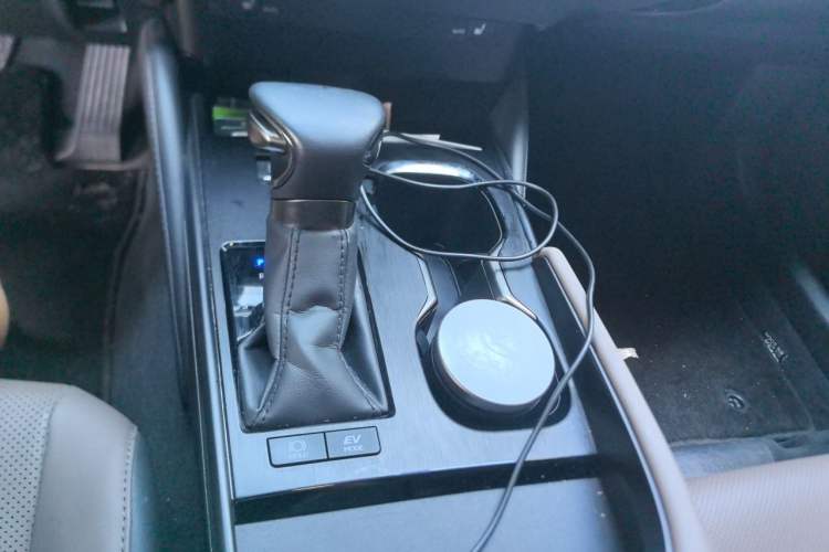 Used Lexus ES 2022 300h Excellence Edition Gear Lever