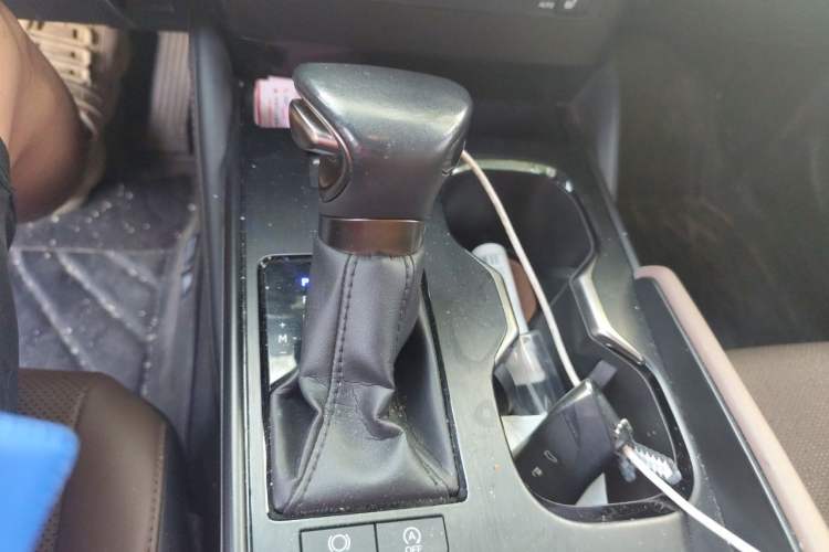 Used Lexus ES 2022 200 Excellence Edition Gear Lever