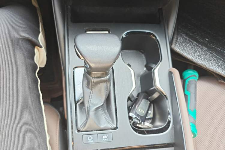 Used Lexus ES 2022 300h Excellence Edition Gear Lever