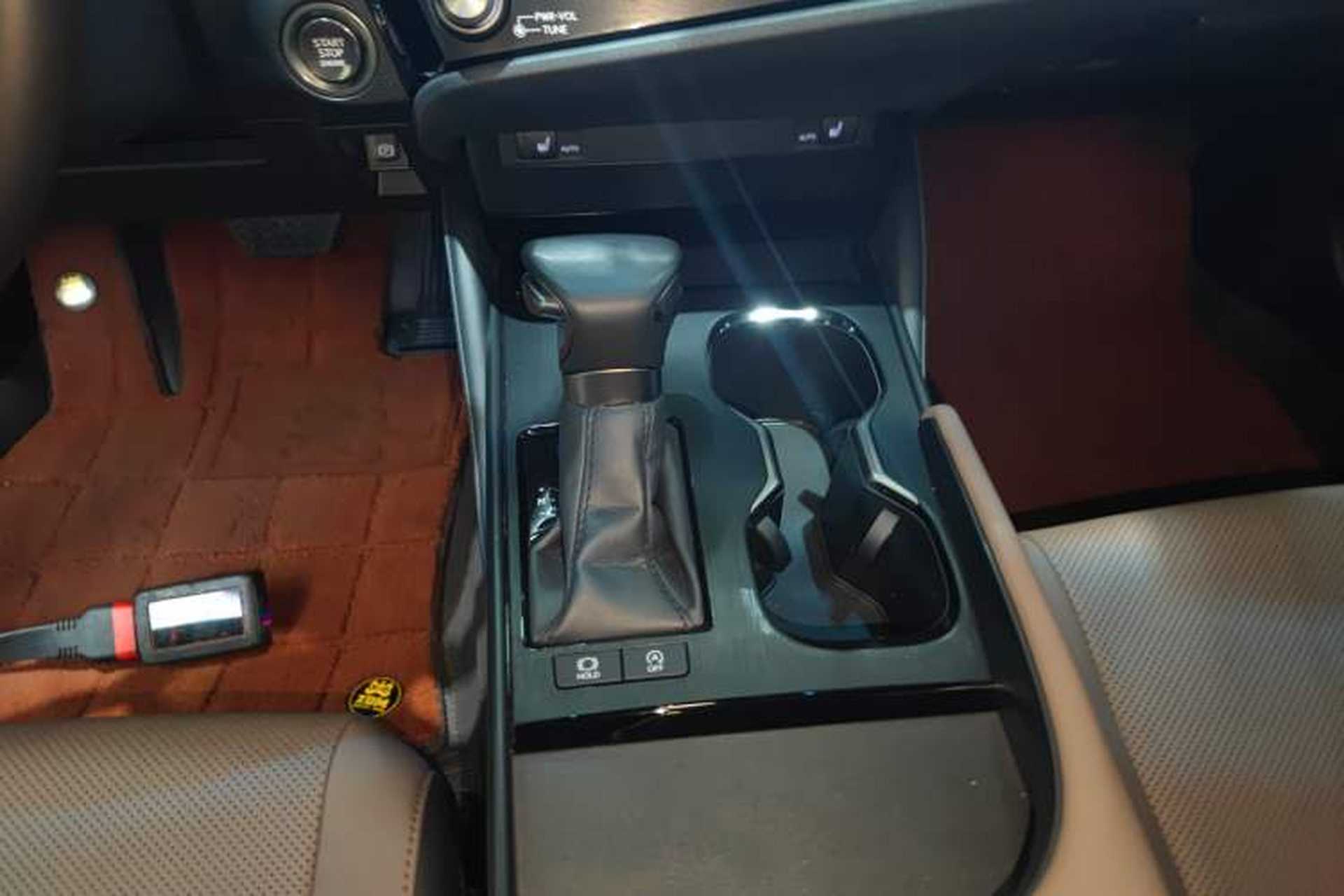 Used Lexus ES 2022 200 Excellence Edition Gear Lever
