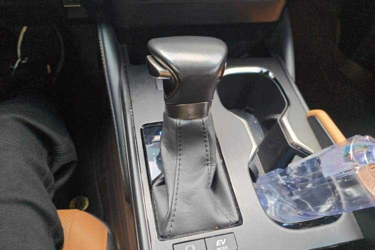 Used Lexus ES 2022 300h Excellence Edition Gear Lever
