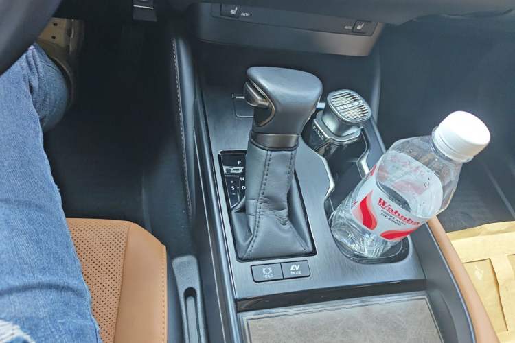 Used Lexus ES 2022 300h Excellence Edition Gear Lever
