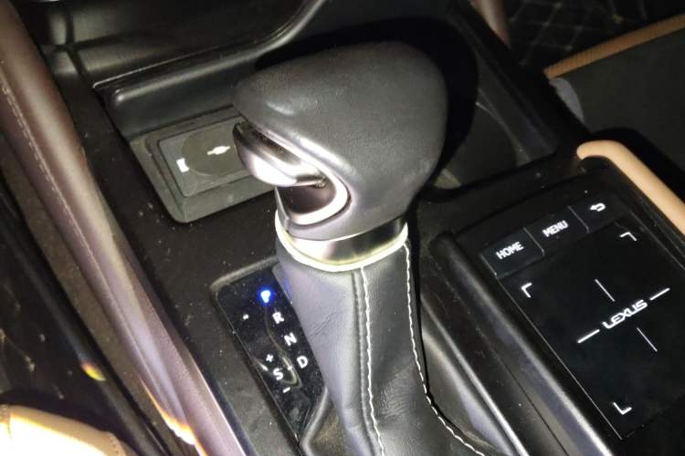 Used Lexus ES 2022 300h Excellence Edition Gear Lever