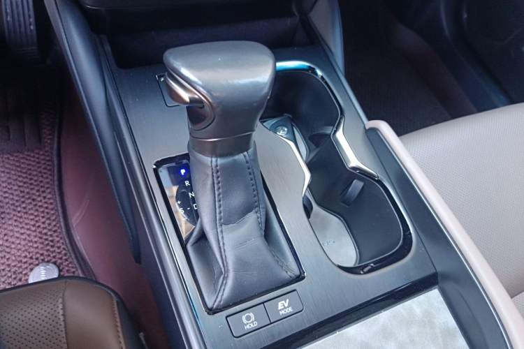 Used Lexus ES 2022 300h Deluxe Edition Gear Lever