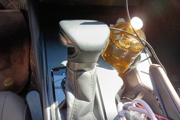 Used Lexus ES 2022 300h Excellence Edition Gear Lever