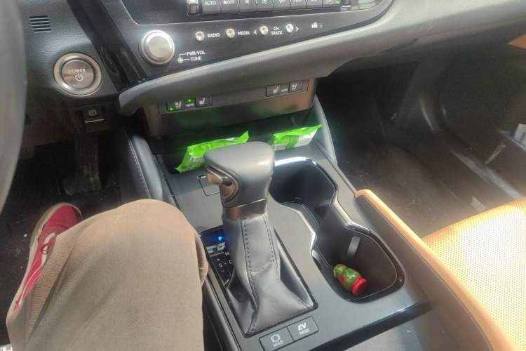 Used Lexus ES 2022 300h Deluxe Edition Gear Lever