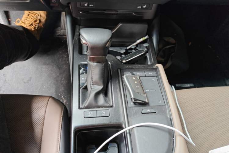 Used Lexus ES 2022 200 Excellence Edition Gear Lever