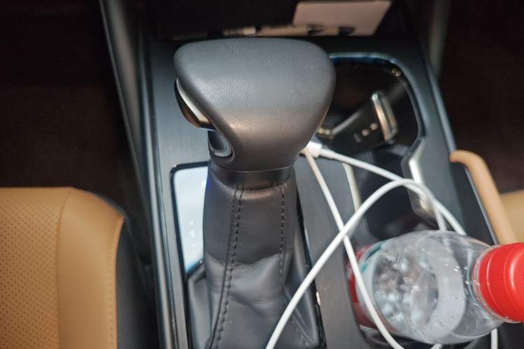 Used Lexus ES 2022 300h Excellence Edition Gear Lever